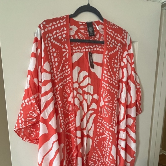NEW! Vince Camuto Designer Coral and White Patterned Kimono OSFM - Picture 14 of 16